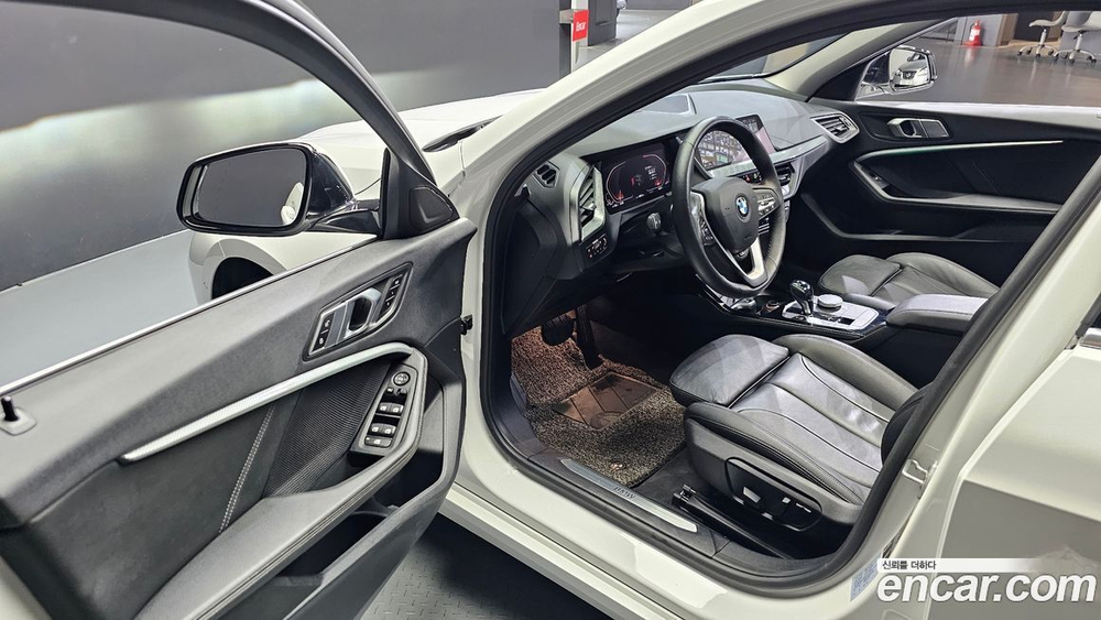 BMW 1 Series (F40) 120i Sports (08.2021)