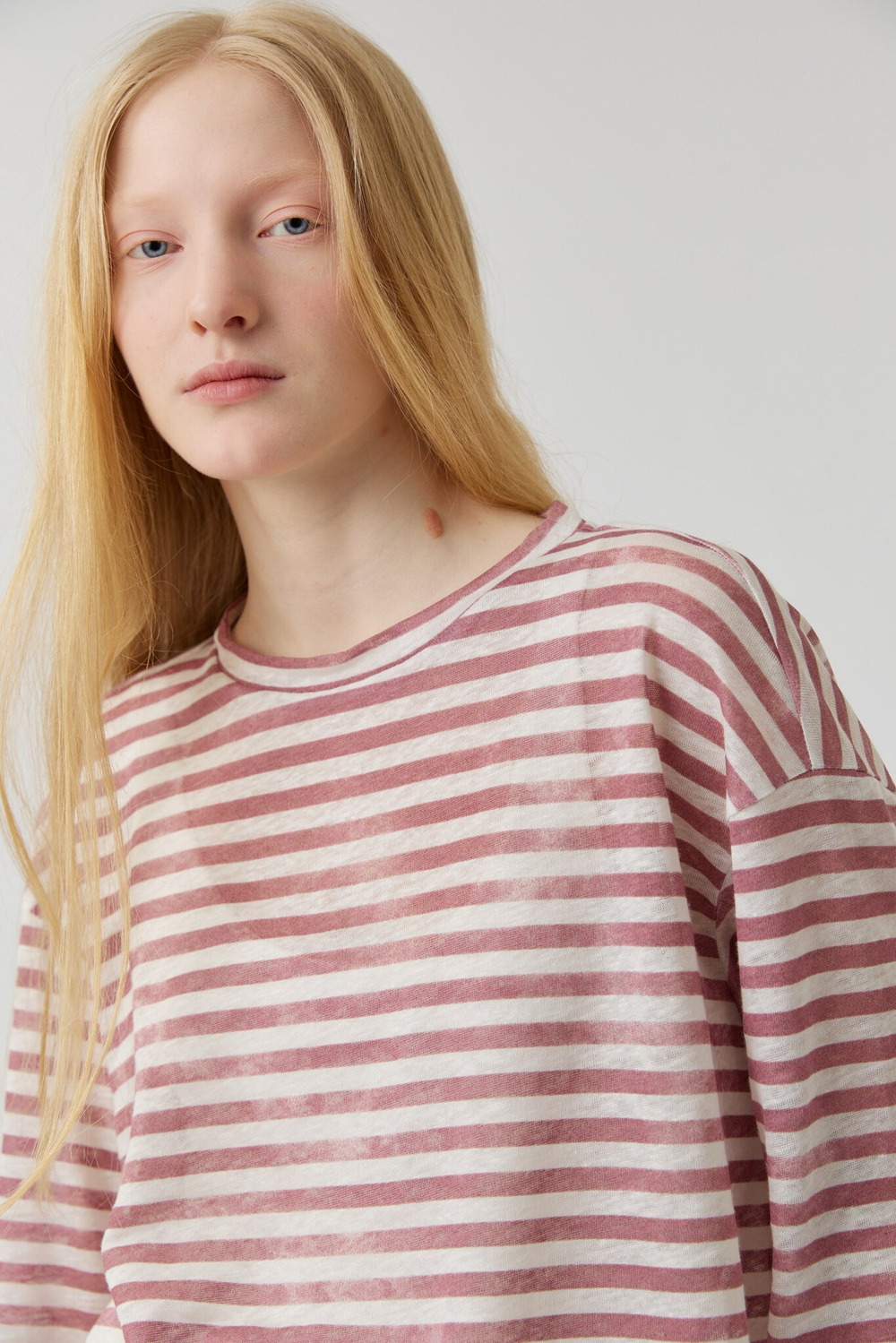 Топ с разрезами в розовую полоску из льна