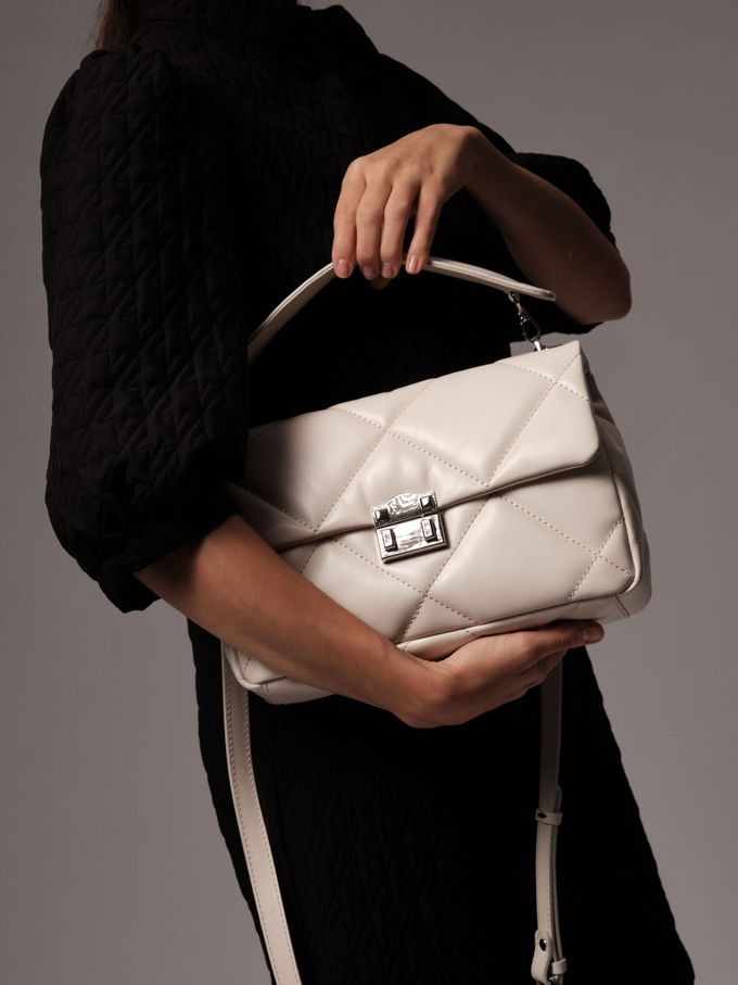 Сумка кожаная на плечо светло-бежевая