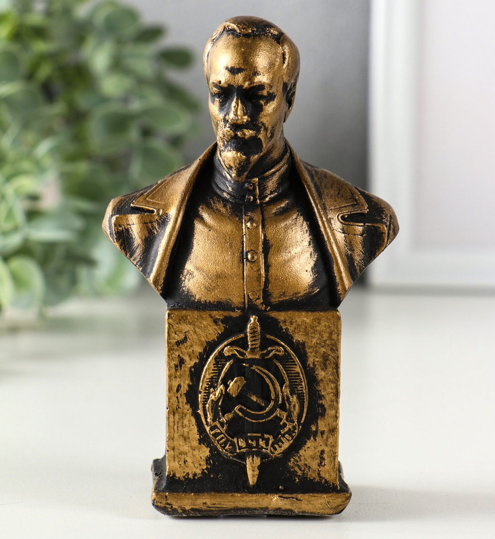 Бюст Дзержинского Ф. Э. гипсовый, 12×7.5×4.5 см.