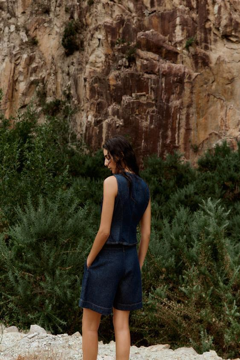 ZARА ДЖИНСОВЫЕ ШОРТЫ Z1975 С ВЫТАЧКАМИ И РЕМНЕМ, СИНИЙ