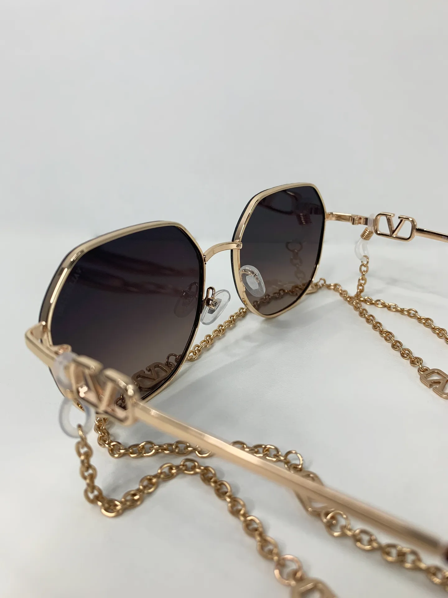 Солнцезащитные очки 7101 с металлической цепочкой\Золотой купить