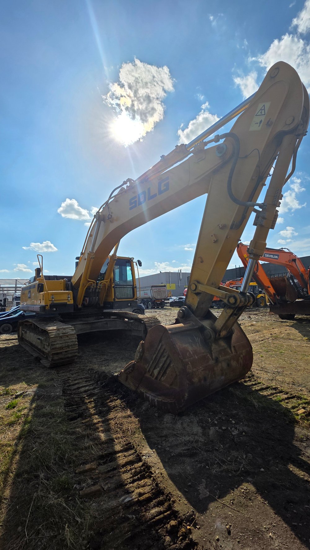 SDLG E6400 Экскаватор E6400F (Дизельный, 12,8 л, 333 л.с., АТ)