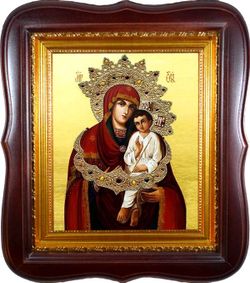 Святогорская икона Божьей Матери на холсте в киоте.