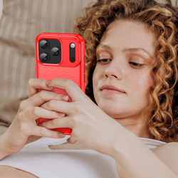 Чехол красного цвета с дизайном под карбон на iPhone 17 Pro, мягкий отклик кнопок, серия Carbon от Caseport