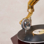 Граммофон с всадниками