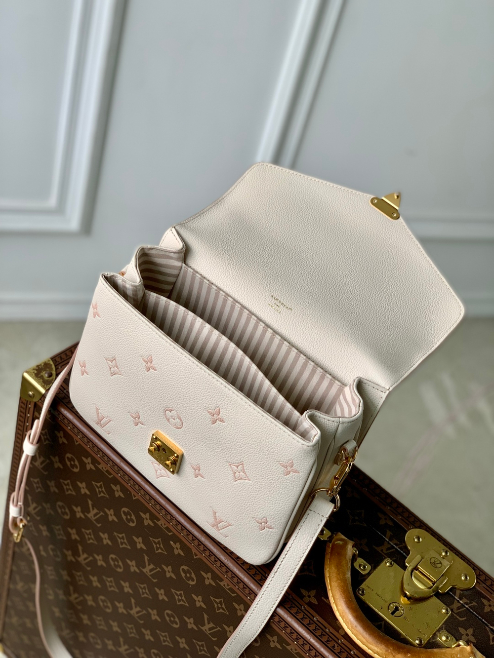 Louis Vuitton Pochette Metis