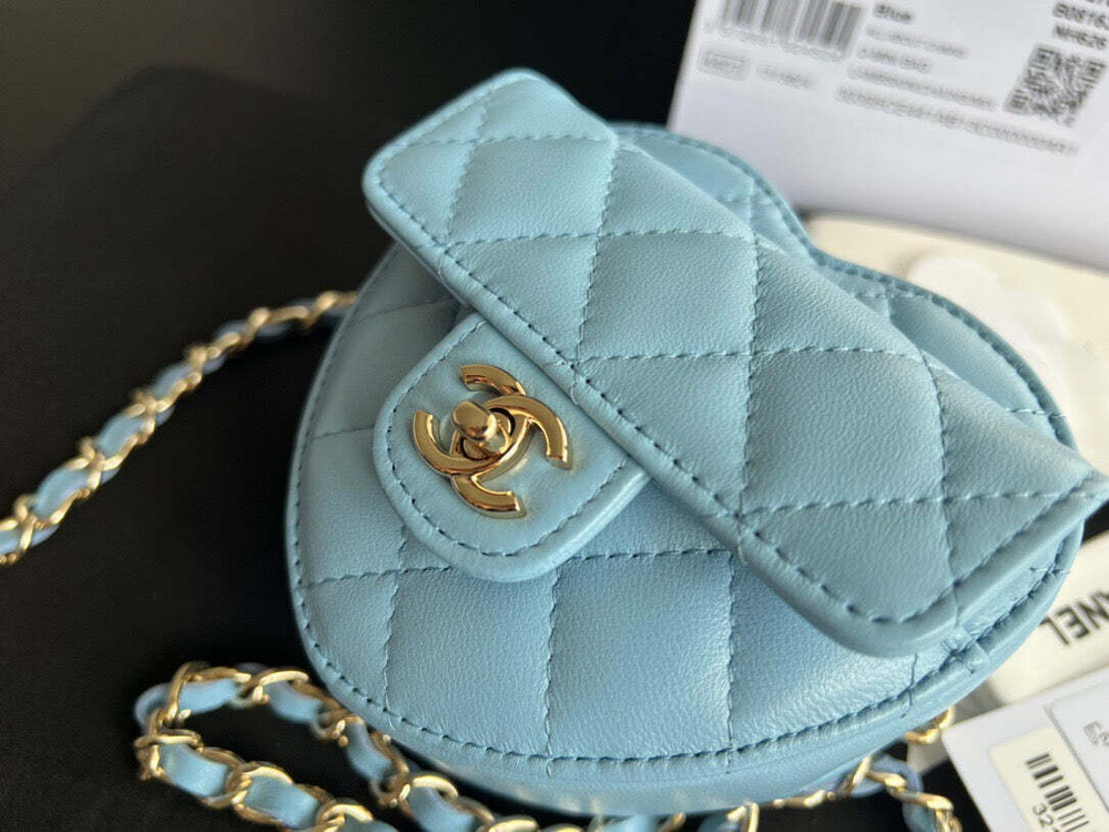 Chanel Heart Bag 11 cm