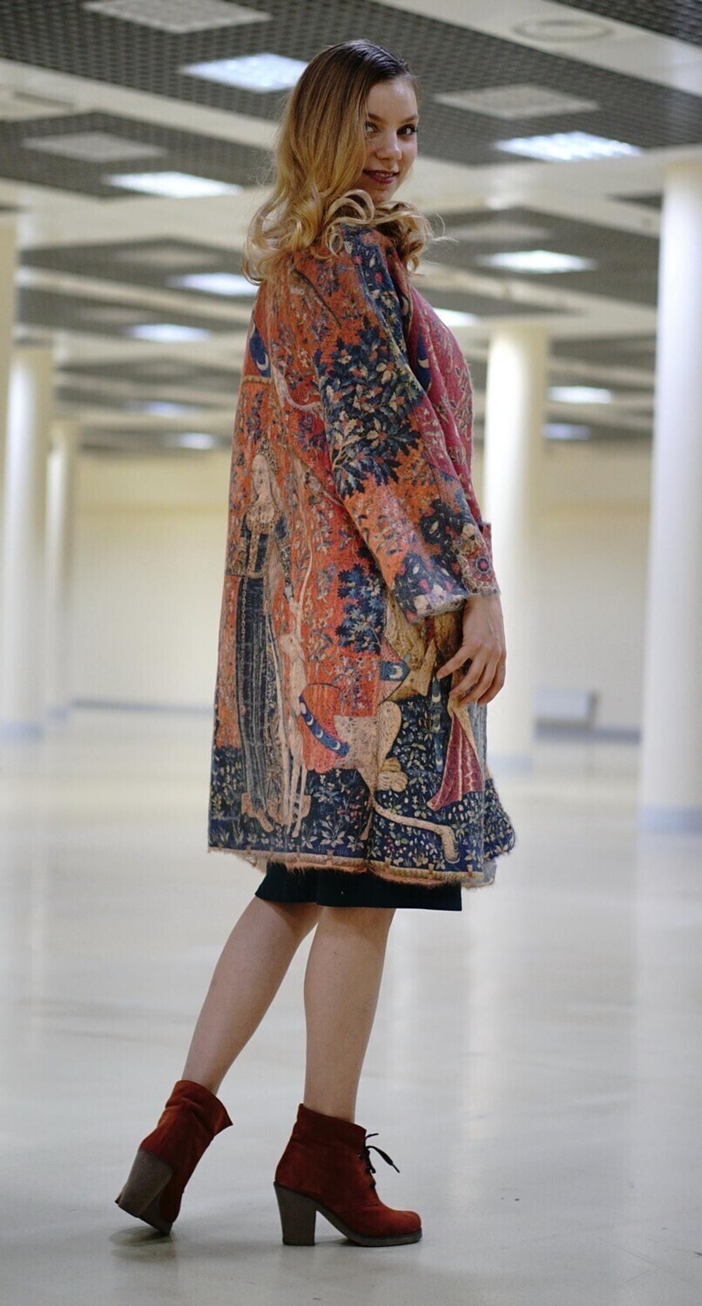 Кардиган «Дама с единорогом», по мотивам серии средневековых гобеленов «Дама с единорогом»