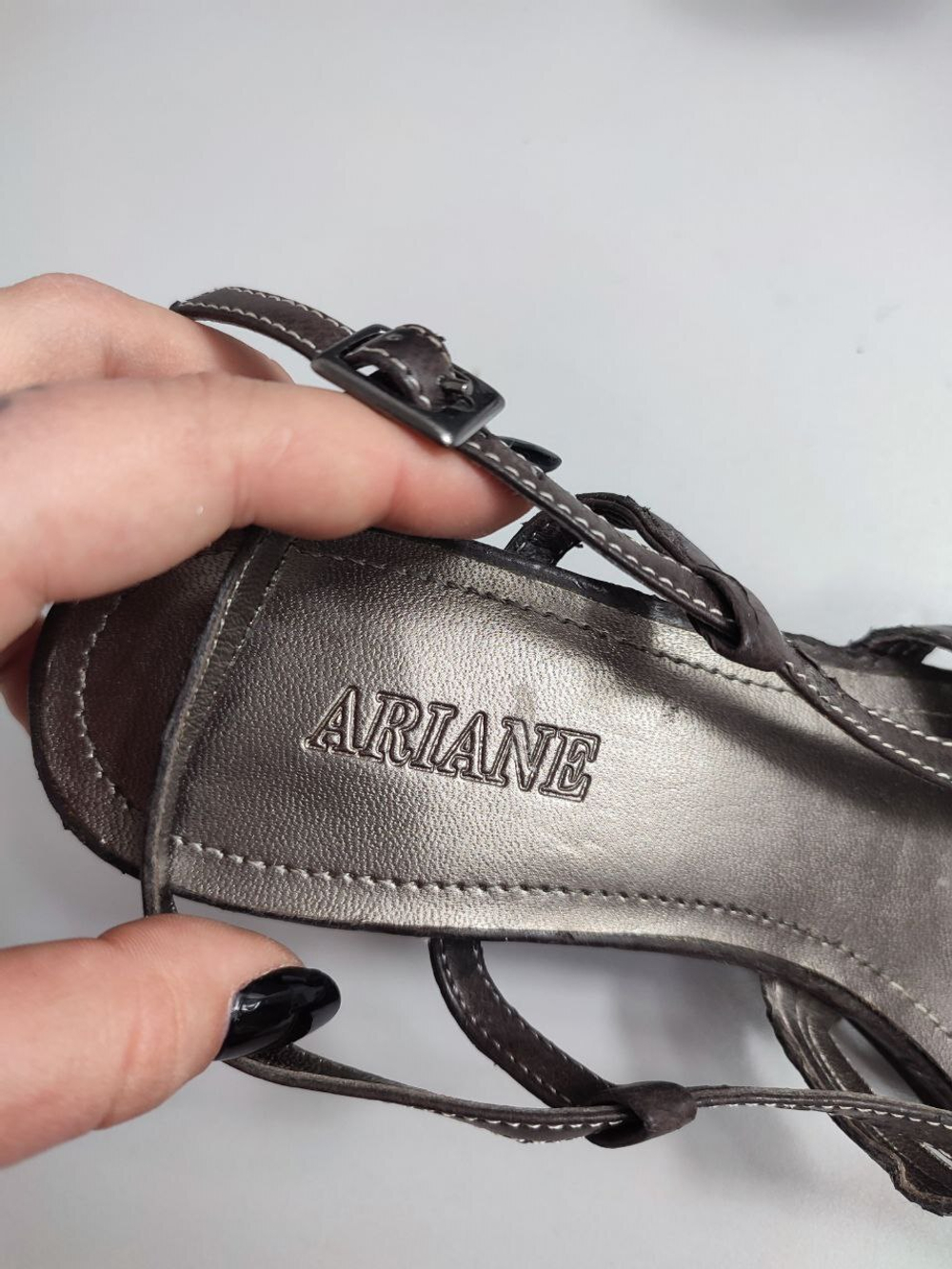Босоножки Ariane лаконичные 39 размер