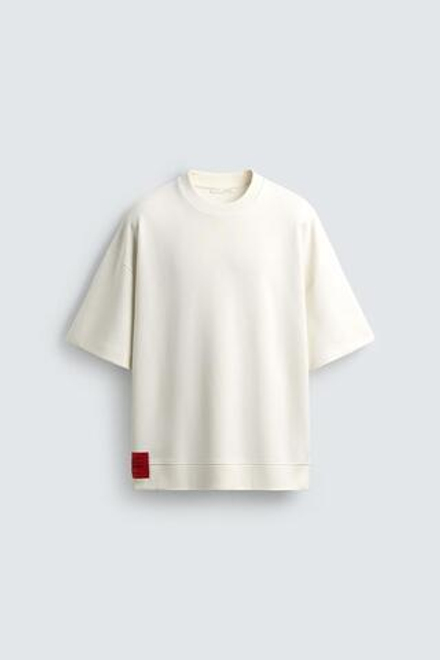 ZARA ТЕХНИЧЕСКАЯ ТОЛСТОВКА INTERLOCK С НАШИВКОЙ, ЖЕЛТОВАТО-БЕЛЫЙ