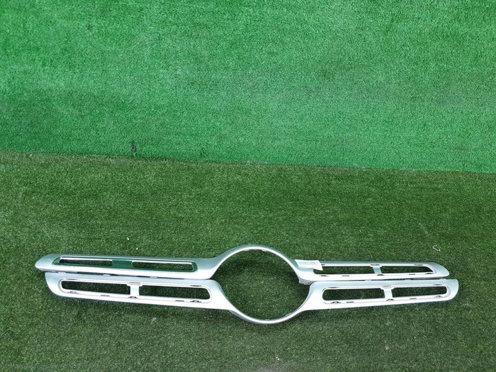 Накладка решетки радиатора Mercedes E W213 (2016-2021) All-Terrain