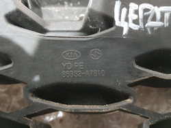 Решетка радиатора Kia Cerato 3 (YD)  Б/У Оригинал 86352A7810