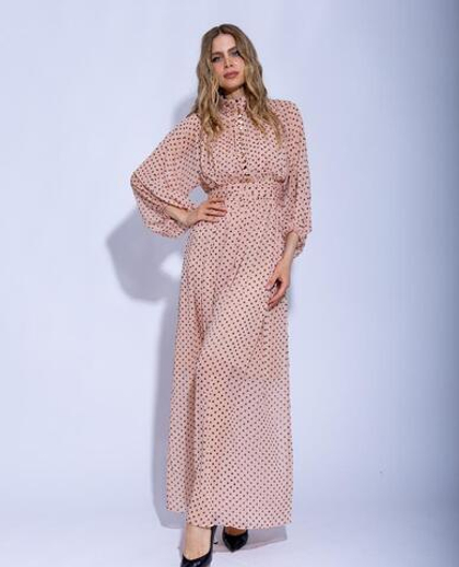 Женское платье розового цвета в горошек с длинным рукавом