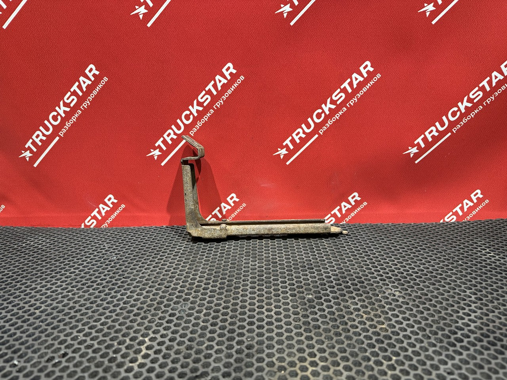 Кронштейн крыла заднего