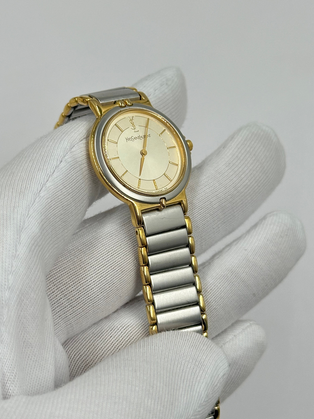 Часы Yves Saint Laurent