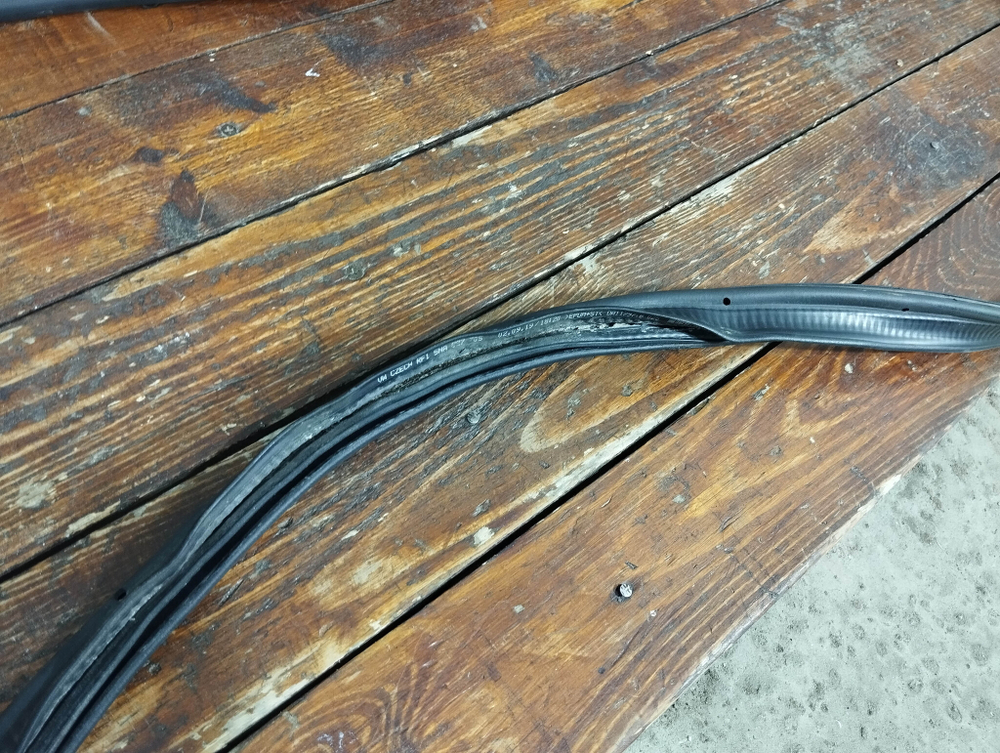 Уплотнитель багажника Volkswagen Tiguan 2 16-нв Б/У Оригинал 5NA827705