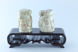 Сет нэцкэ Дайкоку и Эбису на подставке