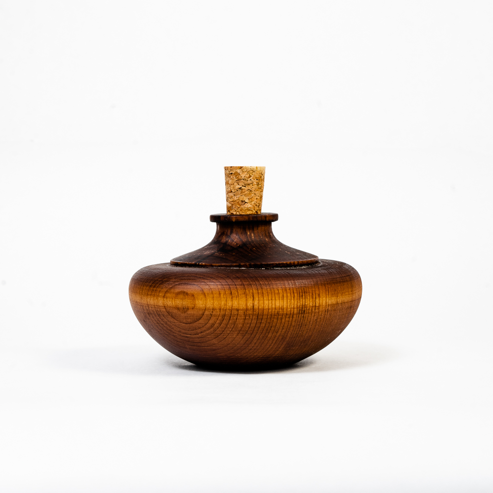 Деревянный сосуд (графин) для жидкости из сибирского кедра GR4