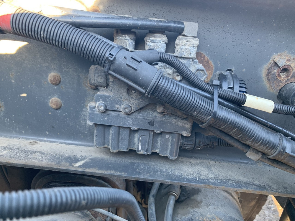 Кран уровня пола главный