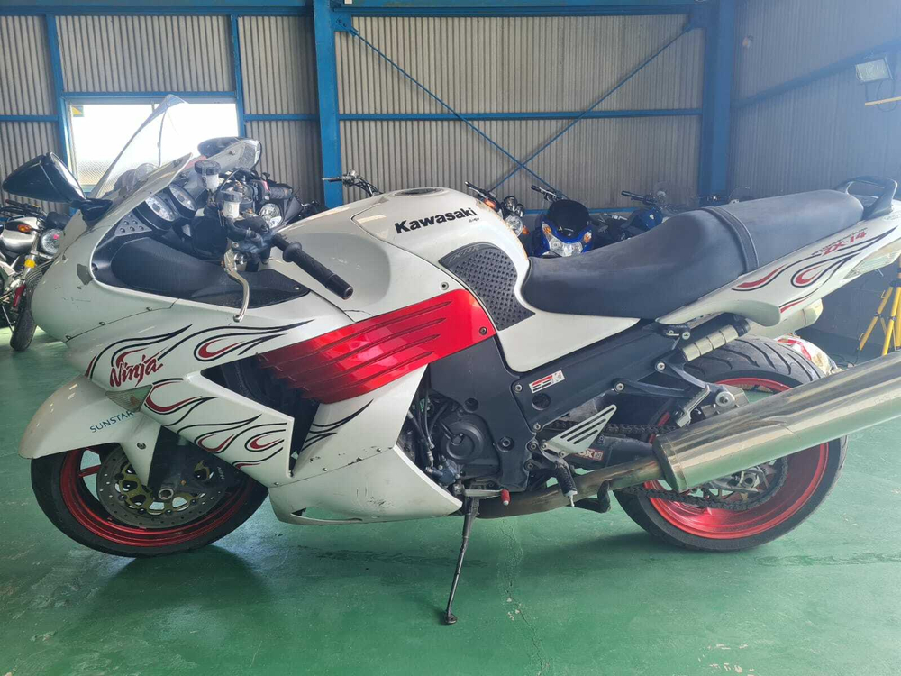 Kawasaki ZZ-R1400 041602