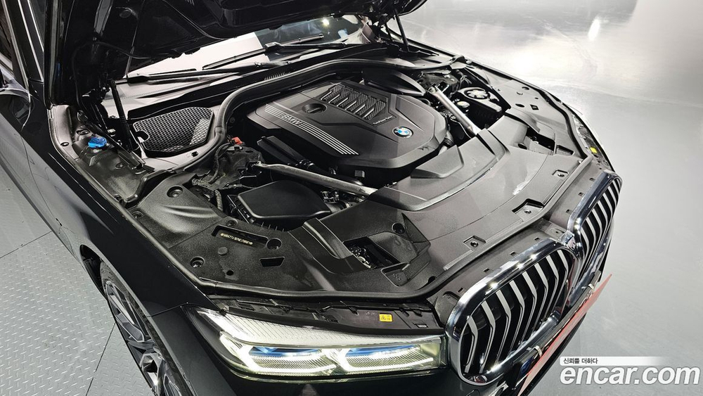 BMW 7 Series (G11) 740Li xDrive M Sports (02.2022)