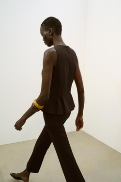 ZARA ЖИЛЕТ С БАСКОЙ И ЗАЩИПАМИ, КОРИЧНЕВЫЙ