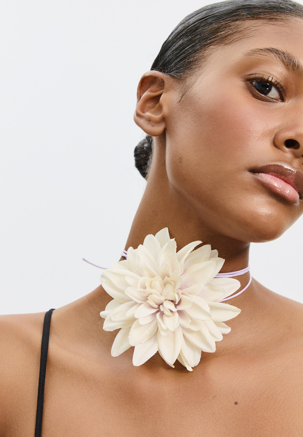 STRADIVARIUS Чокер тканевый с цветочком, белый