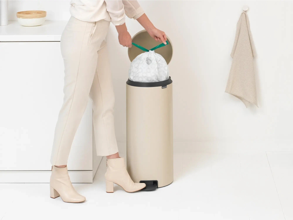 Brabantia Контейнер для мусора NewIcon, 30 л, мягкий бежевый