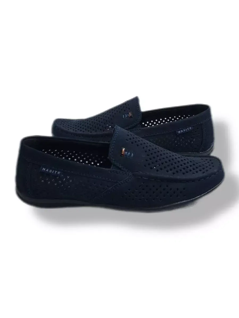 Мокасины для мальчика классические.