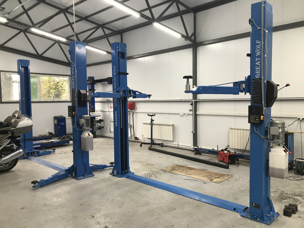 Подъемник двухстоечный GW-E4500 220 Great Wolf, 4500кг