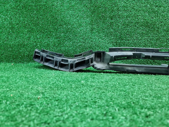 Кронштейн переднего бампера Mercedes E W213 16-21