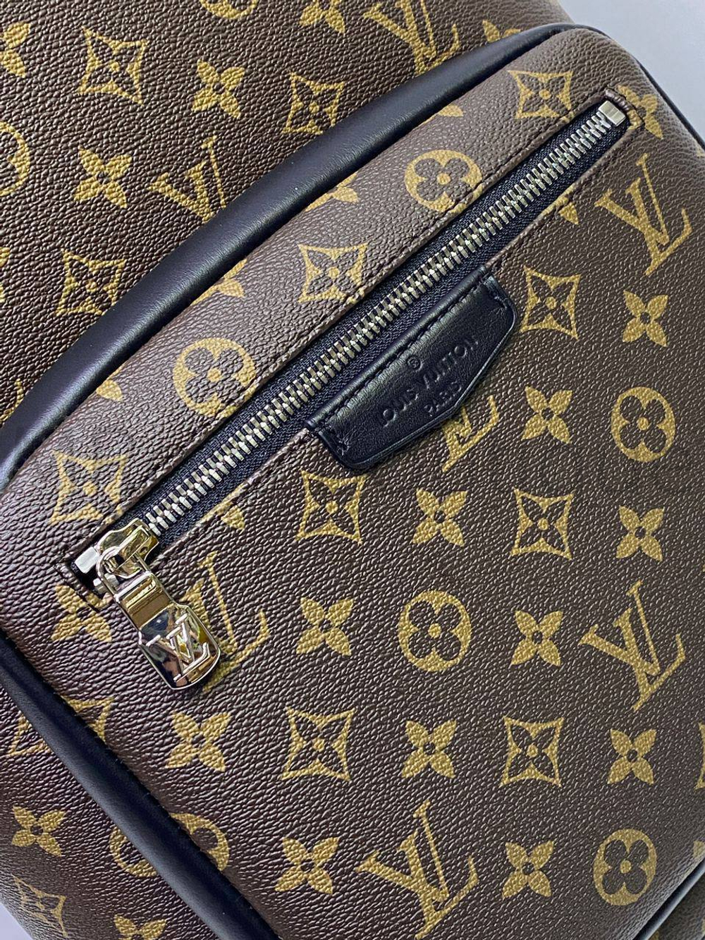 Рюкзак Josh Louis Vuitton из канвы Monogram Macassar