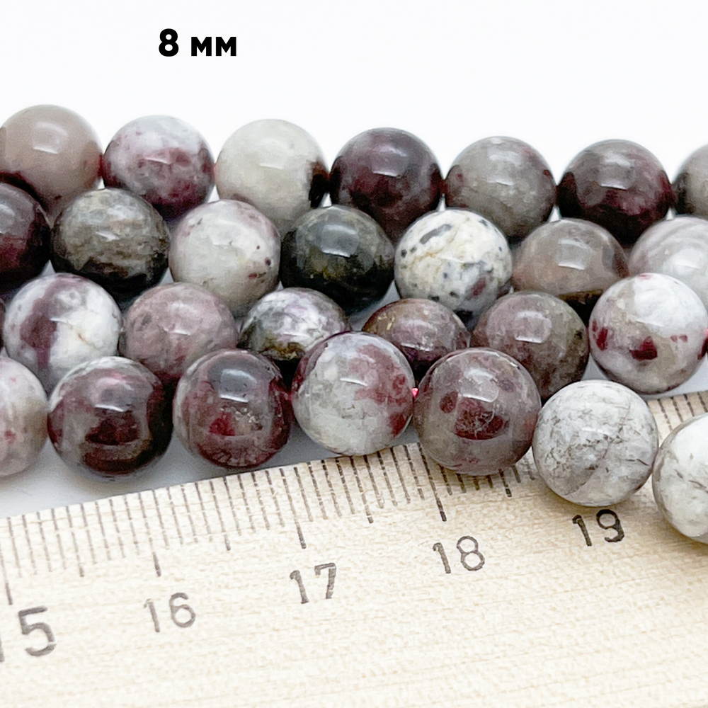 Турмалин бусины, диаметр 8,4-8,6 мм, цена за 11 шт (1/4 нити)