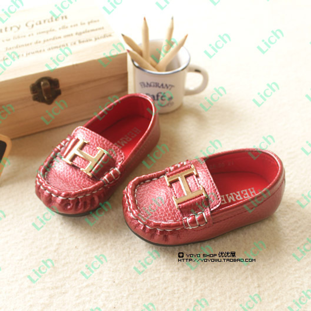 Мокасины детские однотонные с пряжкой-логотипом