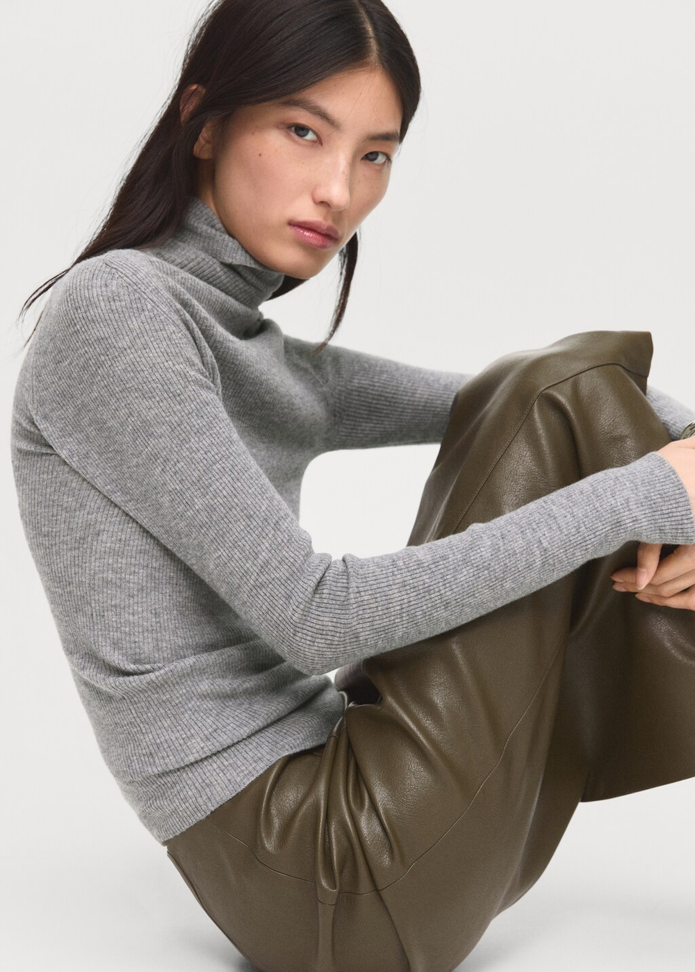 Шерстяной джемпер с высоким воротником