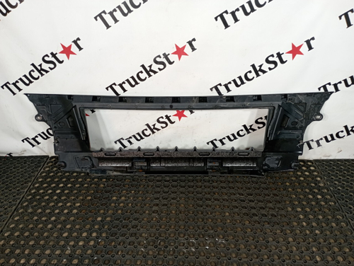 Бампер передний средняя часть