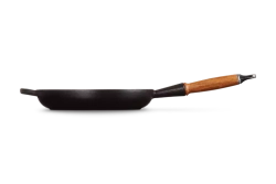 Le Creuset - Сковорода чугунная 26см, черная матовая / артикул   20258260000422  / GTIN 024147324256