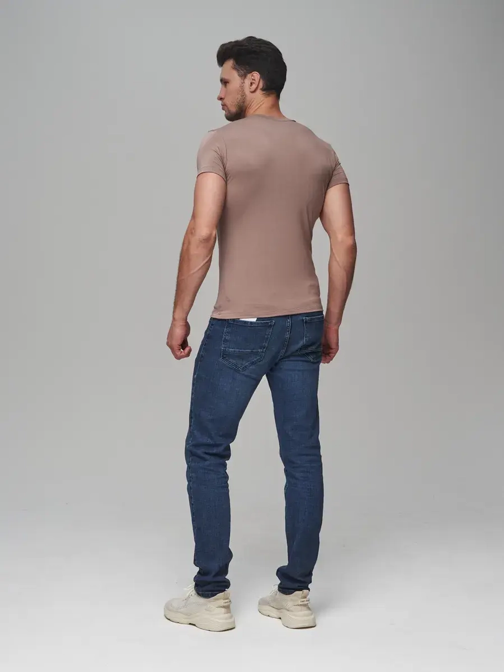 Футболка V-вырез однотонная облегающая