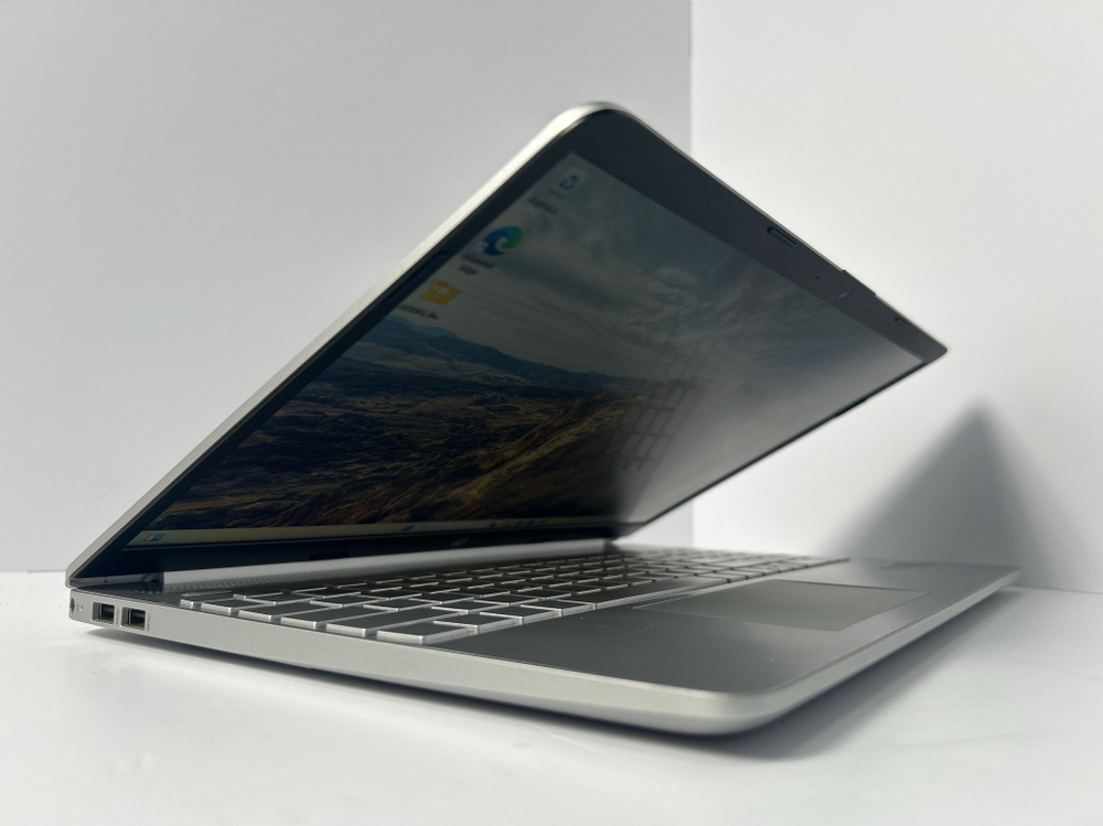 Ноутбук HP 15s-eq2086ur (5D5E2EA) 15.6"/AMD Ryzen 3 5300U/RAM 8 GB/SSD 256 GB/AMD Radeon/1920x1080/IPS/Windows 11/Посветка кл-ры: нет/серебристый. Состояние: B2