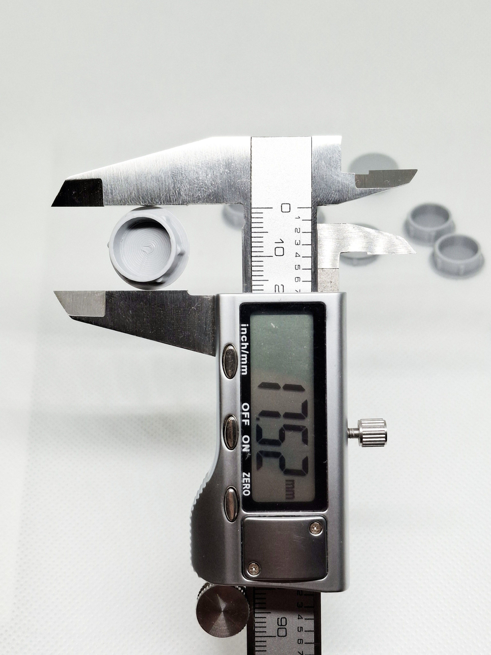 Заглушка пластиковая для отверстий D 15 мм - 50 шт. (Черный)