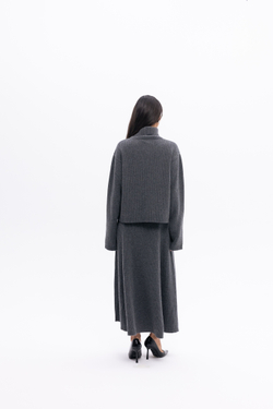 Серый шерстяной свитер