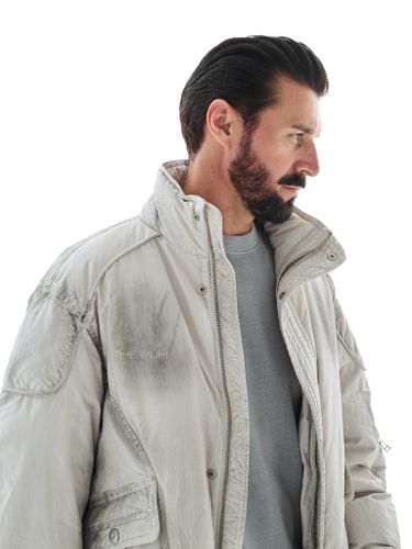 Светло-бежевый короткий пуховик с напылением