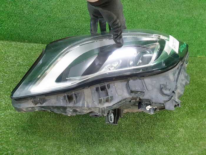 Битая Фара левая Mercedes GLA x156 (2017-2020) LED