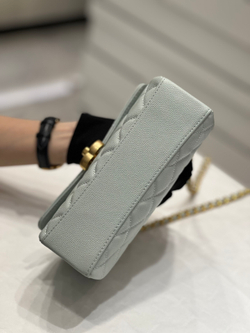 Chanel Carry Me 19 cm