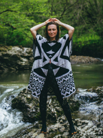 Накидка с этническим геометрическим рисунком черная