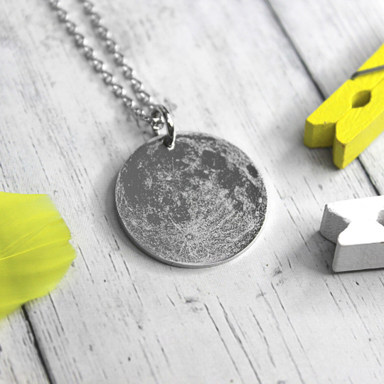 Кулон "Луна" с гравировкой на заказ, 25 мм (титановая сталь)