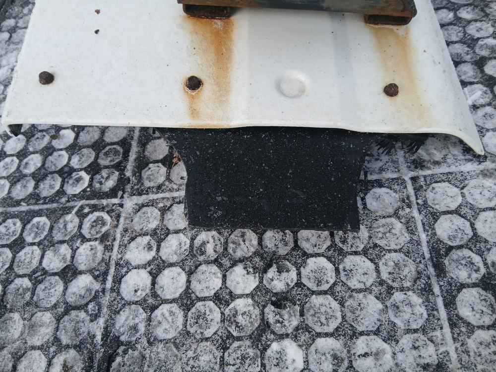 Крыло переднее левое задняя часть