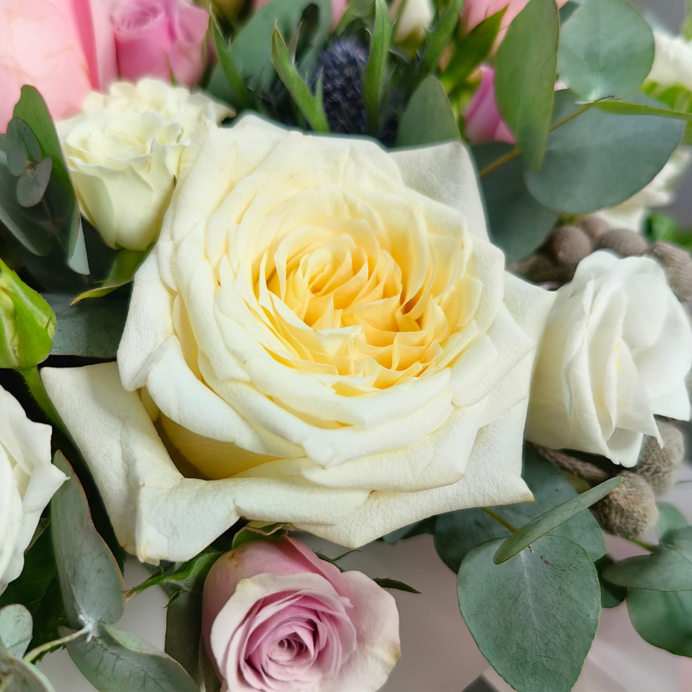 Композиция в шляпной коробке