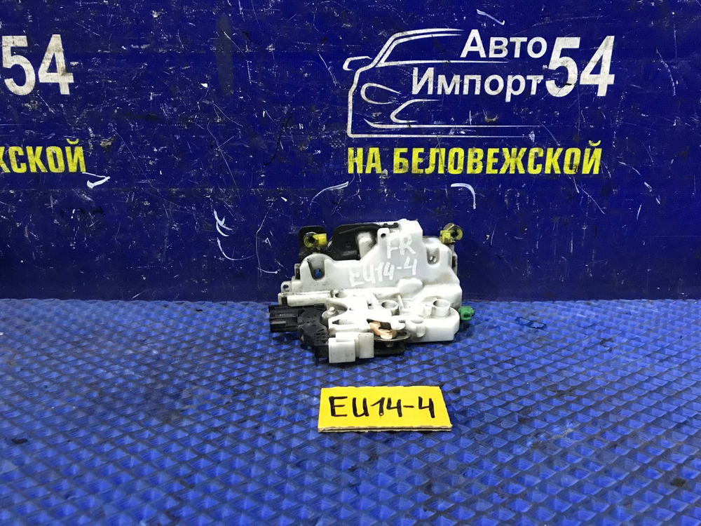 Замок двери передней правой NISSAN BLUEBIRD 1997